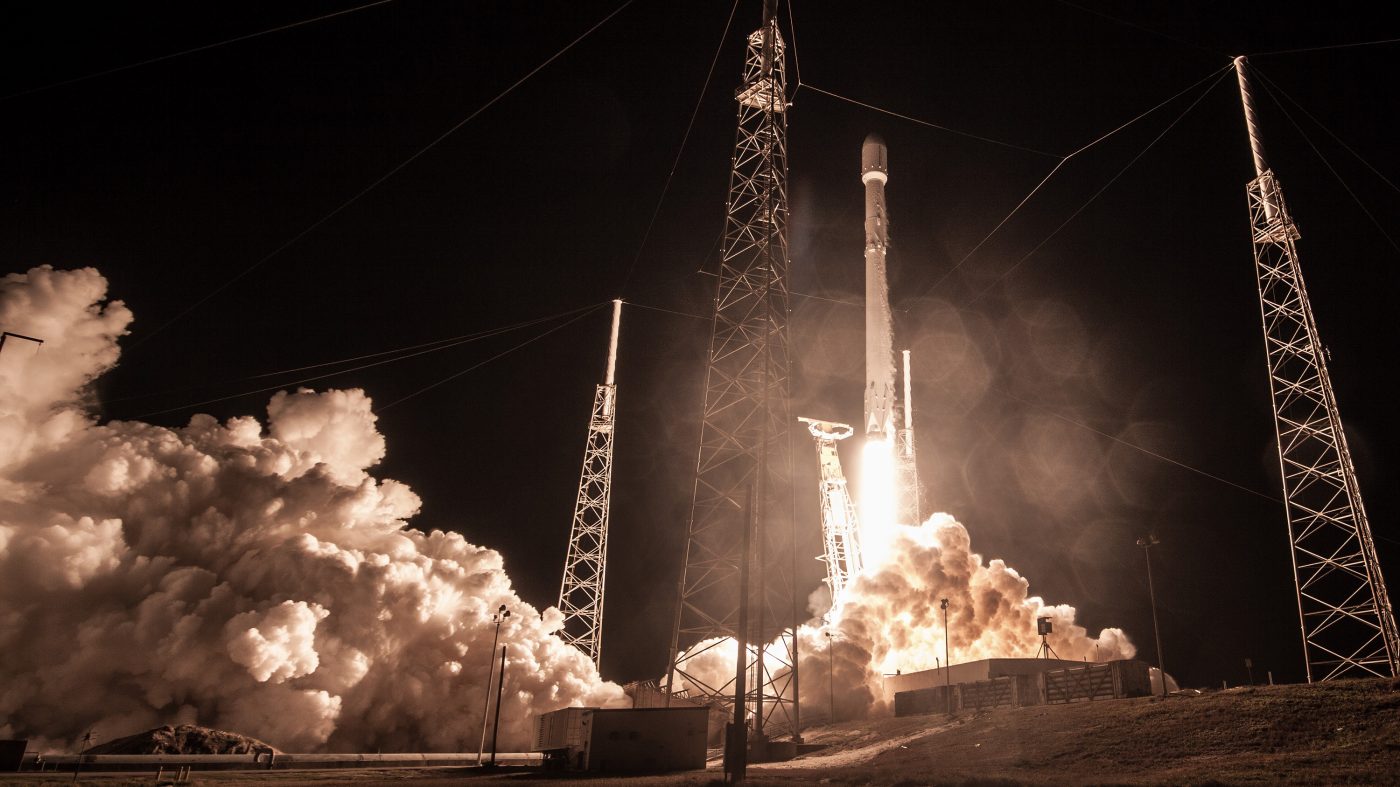 スペースXが打ち上げた人工衛星が行方不明、「ロケットは正常」